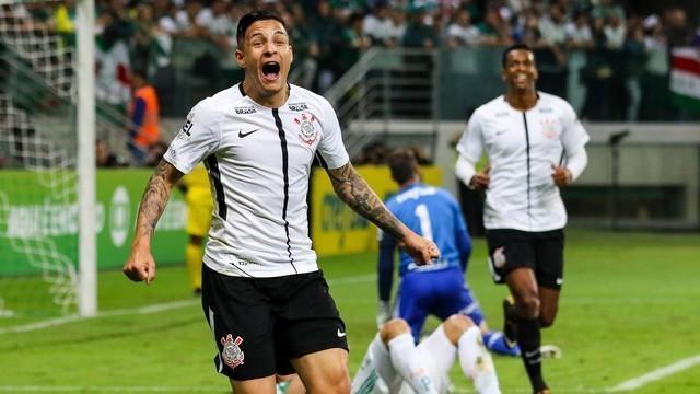 Corinthians vence Palmeiras e se firma na ponta do Brasileirão