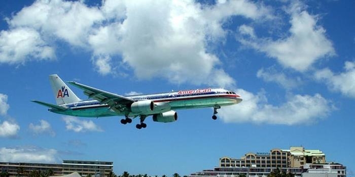 Mulher morre após ser derrubada por rajada de vento de avião