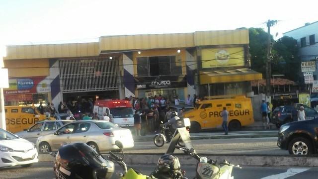 Bandidos tentaram roubar carro-forte