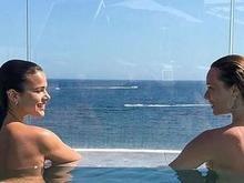Bruna Marquezine e Mariana Ximenes posam e impressionam em Ibiza