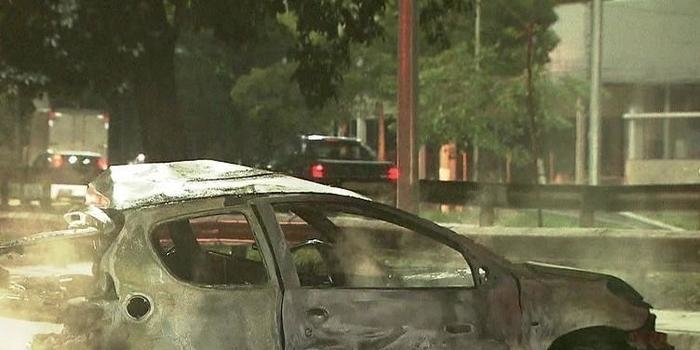Comissário de bordo morre carbonizado em acidente de carro