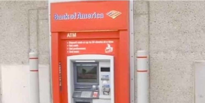 Homem fica preso em caixa eletrônico e é salvo com bilhete em saque