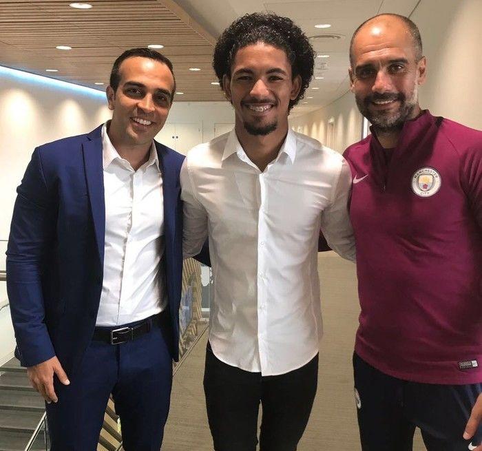Empresário Philipe Boaz, o volante Douglas e Guardiola (Crédito: Reprodução)