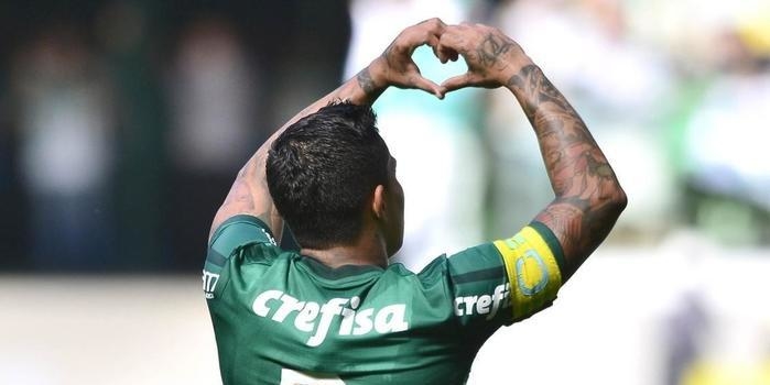 Palmeiras goleia o Vitória e assume a quinta colocação