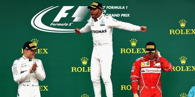 Hamilton sobra na Inglaterra, vence e reduz diferença para Vettel