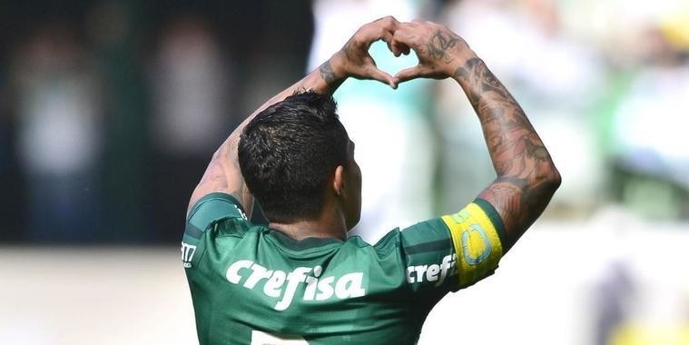 Palmeiras goleia o Vitória e assume a quinta colocação