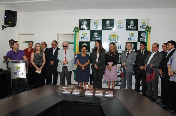 Autoridades no lançamento daÓpera da Serra da Capivara