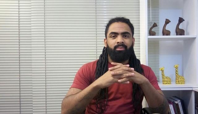 Homem negro é barrado em bar por “parecer um segurança” em Curitiba