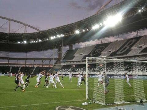 Com estádio vazio, jogadores lamentam: ‘Futebol fica sem graça’