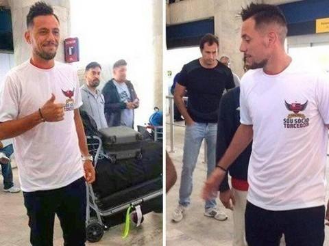 Diego Alves chega ao Rio para assinar contrato com o Flamengo