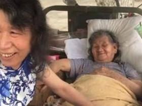 Homem se veste como a irmã durante 20 anos para ajudar mãe
