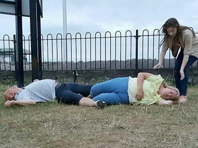Noivos vão parar no hospital após imitar dança de Dirty Dancing