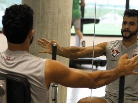Sondagens por Henrique Dourado deixam Fluminense em alerta