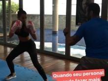 Marquezine brinca de golpe cinematográfico com professor em post