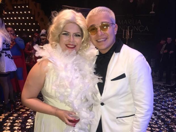 Marília Mendonça vira Marilyn Monroe em sua festa de aniversário