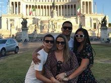 Carla Perez curte férias com Xanddy e os dois filhos na Itália