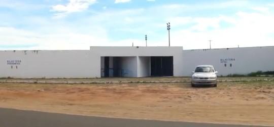 Estádio passou dois meses sem letreiro na fachada.  (Crédito: João Júnior / Rede Meio Norte)