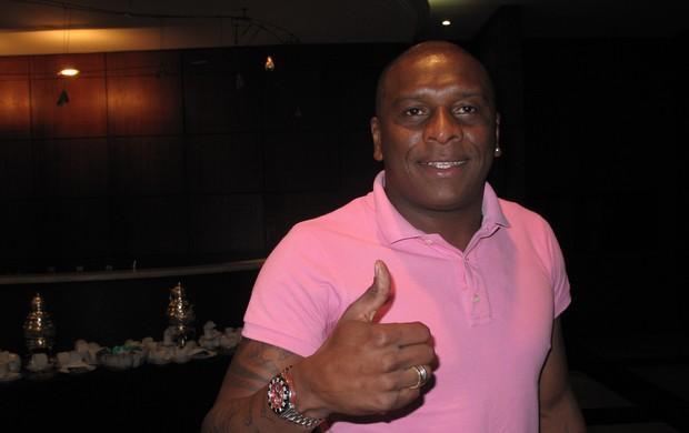 Ex-jogador do Corinthians e Flu vive drama com câncer na medula