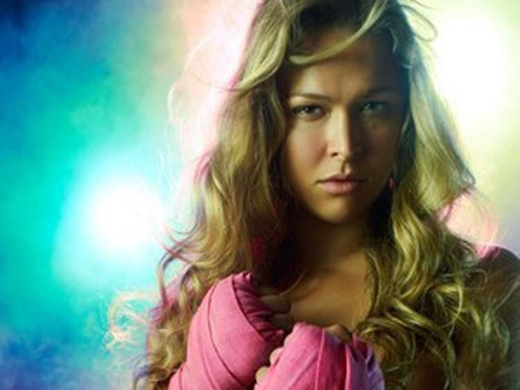 Ronda Rousey é vítima de vazamento de fotos nuas para revista