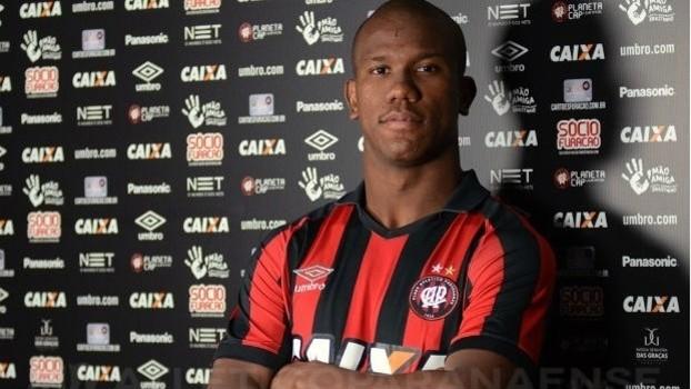 Atacante Ribamar foi oficializado pelo Atlético-PR (Crédito: Reprodução)