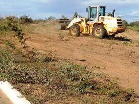 Município dá início a construção de campo de futebol em loteamento