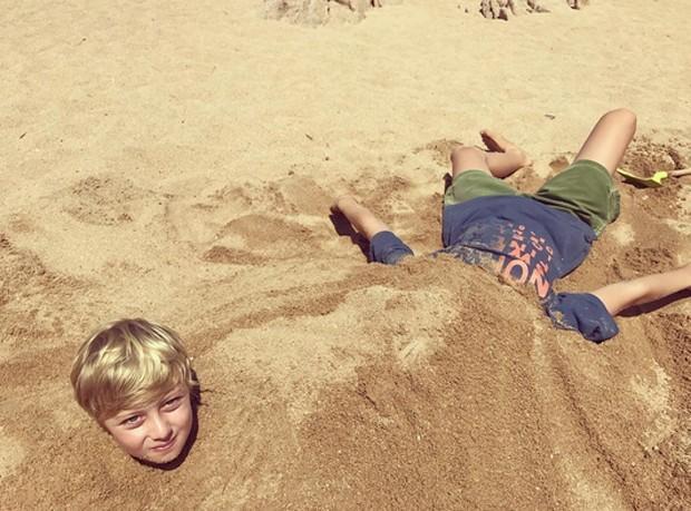 Huck posta foto divertida dos filhos durante férias na Itália