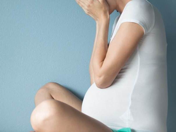 Criança é estuprada, engravida e é proibida de abortar por ser nova