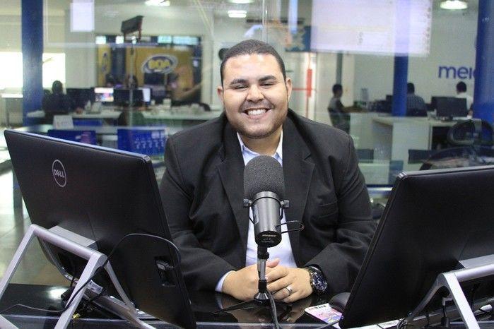 Gustavo Santos estreia na Rádio Jornal Meio Norte (Crédito: Raíssa Morais)