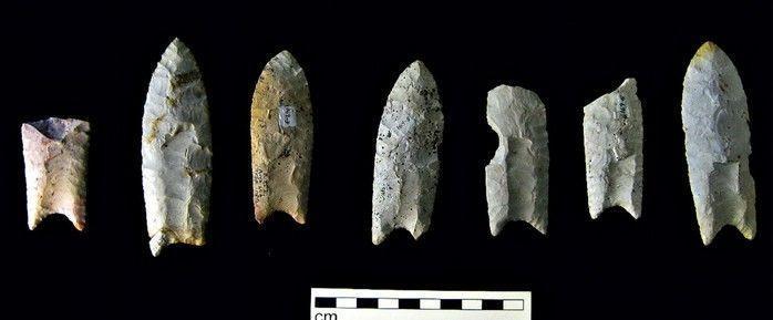 Pontas de flechas encontradas na comunidade Clóvis, há cerca de 12 mil anos. (Crédito: Divulgação)