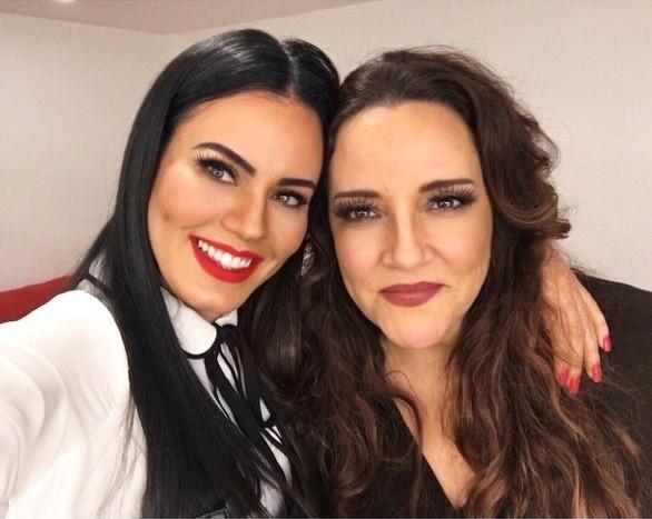 Ana Carolina e a atriz Letícia Lima.