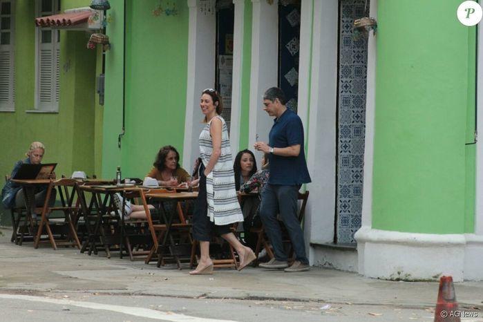 William Bonner aparece em público pela 1ª vez com namorada