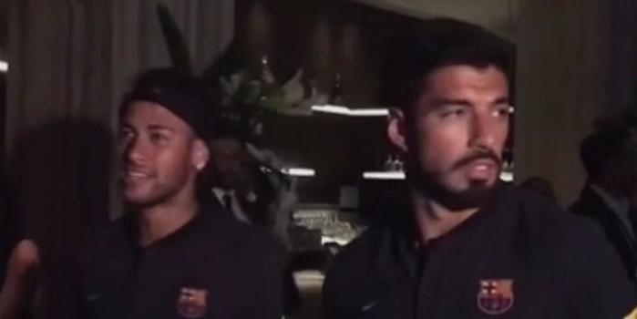 Neymar lidera Barça em game e foge do assunto transferência