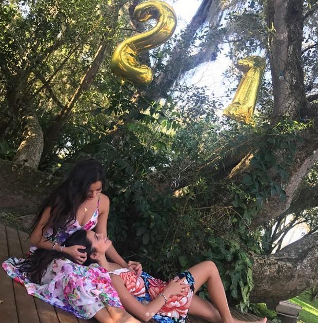 Emilly e Mayla comemoram aniversário em cidade natal