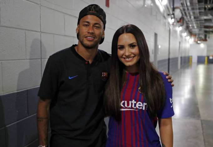 Marquezine curte comentários 'shippando' Neymar e Demi Lovato