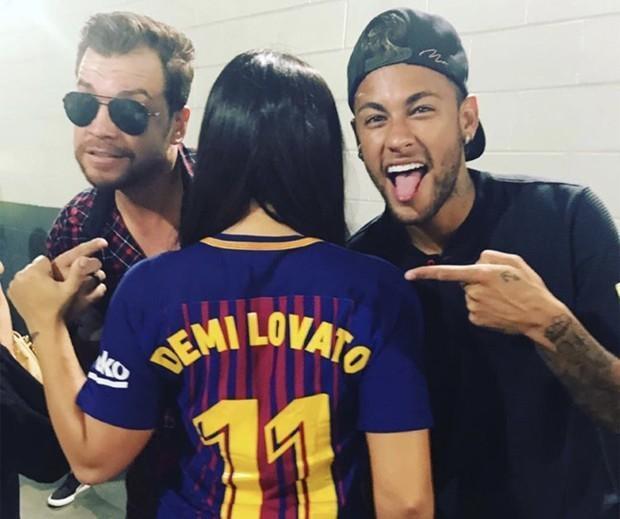 Marquezine curte comentários 'shippando' Neymar e Demi Lovato