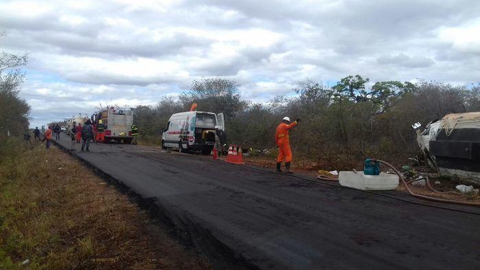 Técnicos da Semar trabalham no local (Crédito: Divulgação)