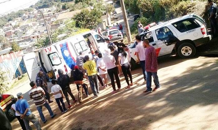 Assassino é fotografado observando resgate da vítima