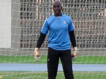 Quadro de Max piora e ex-goleiro segue internado em estado grave