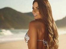 Nicole Bahls posa deslumbrante em ensaio de moda praia; fotos!