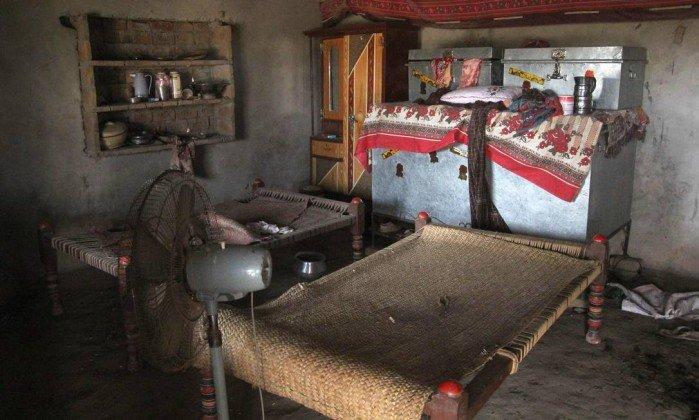 Este é o quarto onde a adolescente de 16 anos foi estuprada como forma de punição ao irmão, que havia violentado uma menina de 12 anos (Crédito: Reprodução)