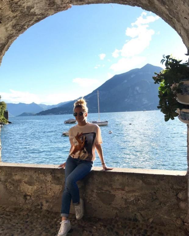 Claudia Leitte curte férias na Itália