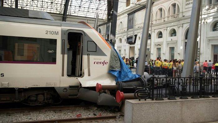 Acidente de trem em Barcelona deixa mais de 50 feridos