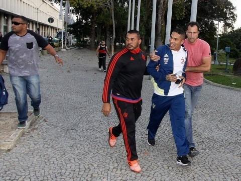 Guerrero precisa ser contido para não partir para cima de vascaíno