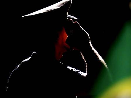 Oficial das Forças Armadas denuncia ataques homofóbicos de colegas