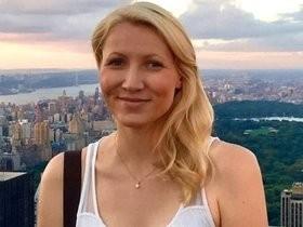 Professora de física é demitida após sexo com aluno em banheiro
