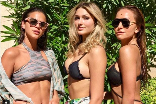 Bruna Marquezine, Sasha e Sabrina Sato posam de biquíni