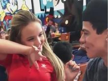 Larissa Manoela e Thomaz Costa trocam alianças de compromisso