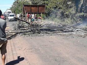 Manifestação bloqueia PI-112 e dificulta acesso a Teresina e União