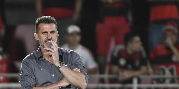 Após sequencia sem vitórias, Vagner Mancini é demitido da Chape