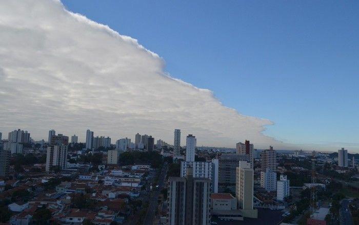 'Nuvem tsunami' intriga moradores em São Paulo
